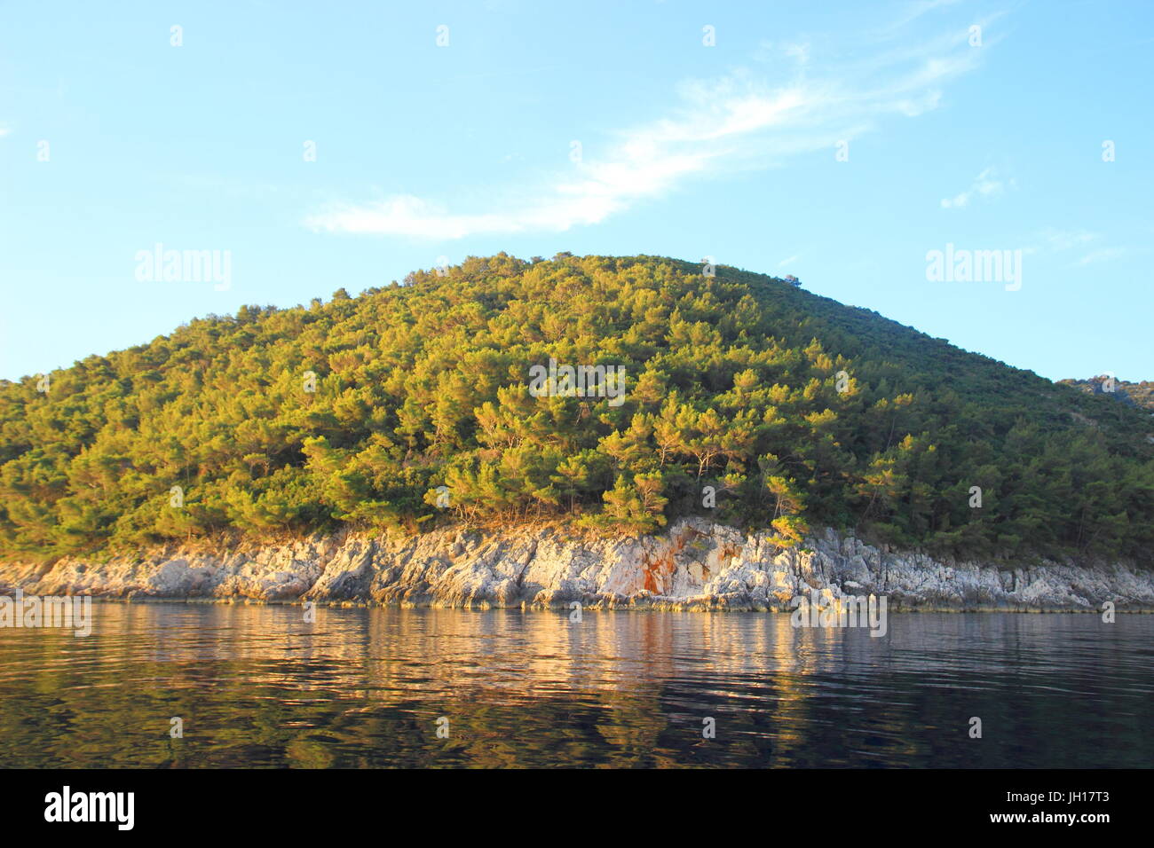 Côte rocheuse de l'île de Hvar en Croatie Banque D'Images