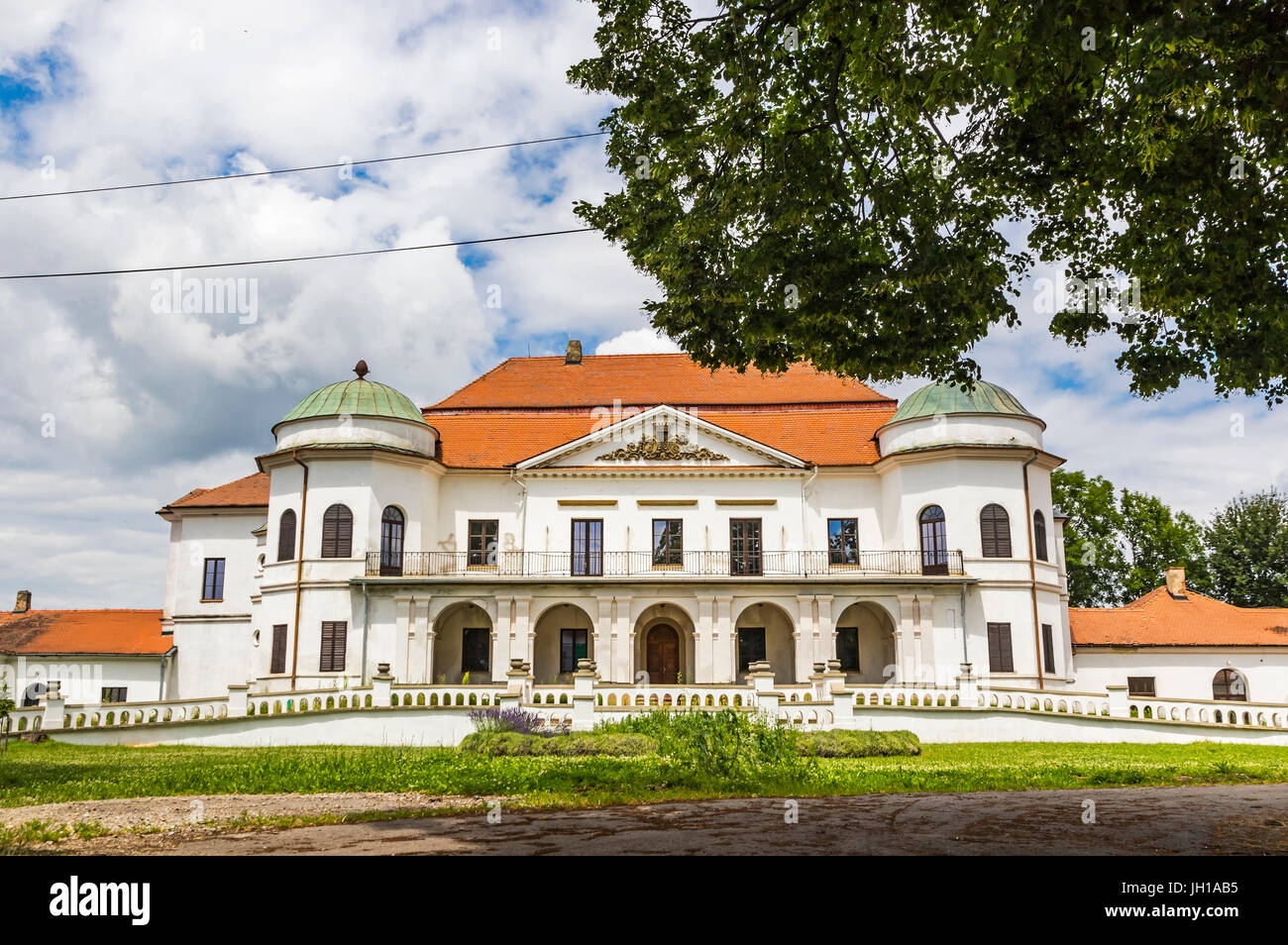 Façade de bâtiment de Zemplin Museum (en slovaque : Zemplinske Michalovciach muzeum v) à Michalovce ville, Slovaquie Banque D'Images