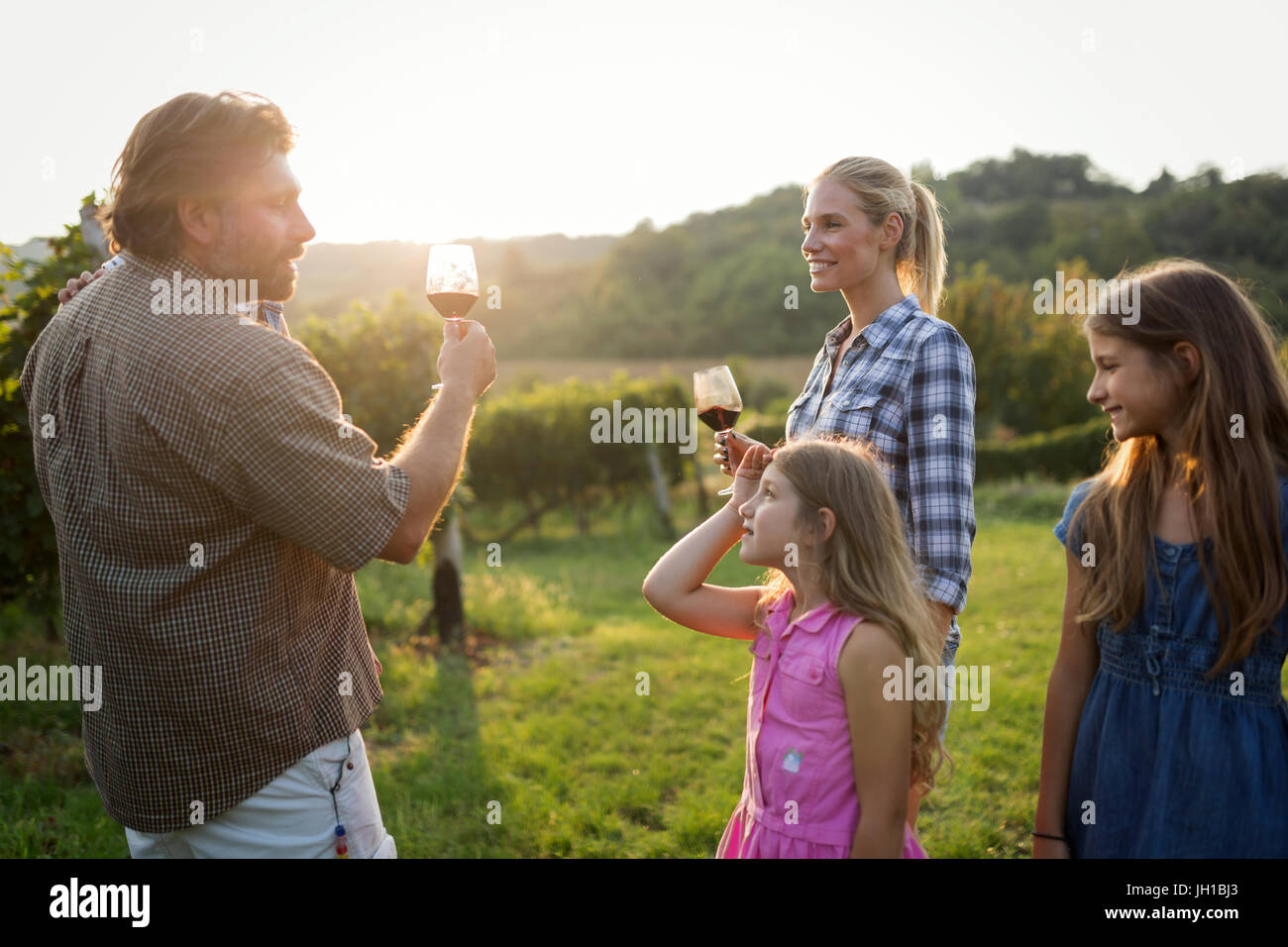 La famille de vigneron de la vigne avant la récolte Banque D'Images