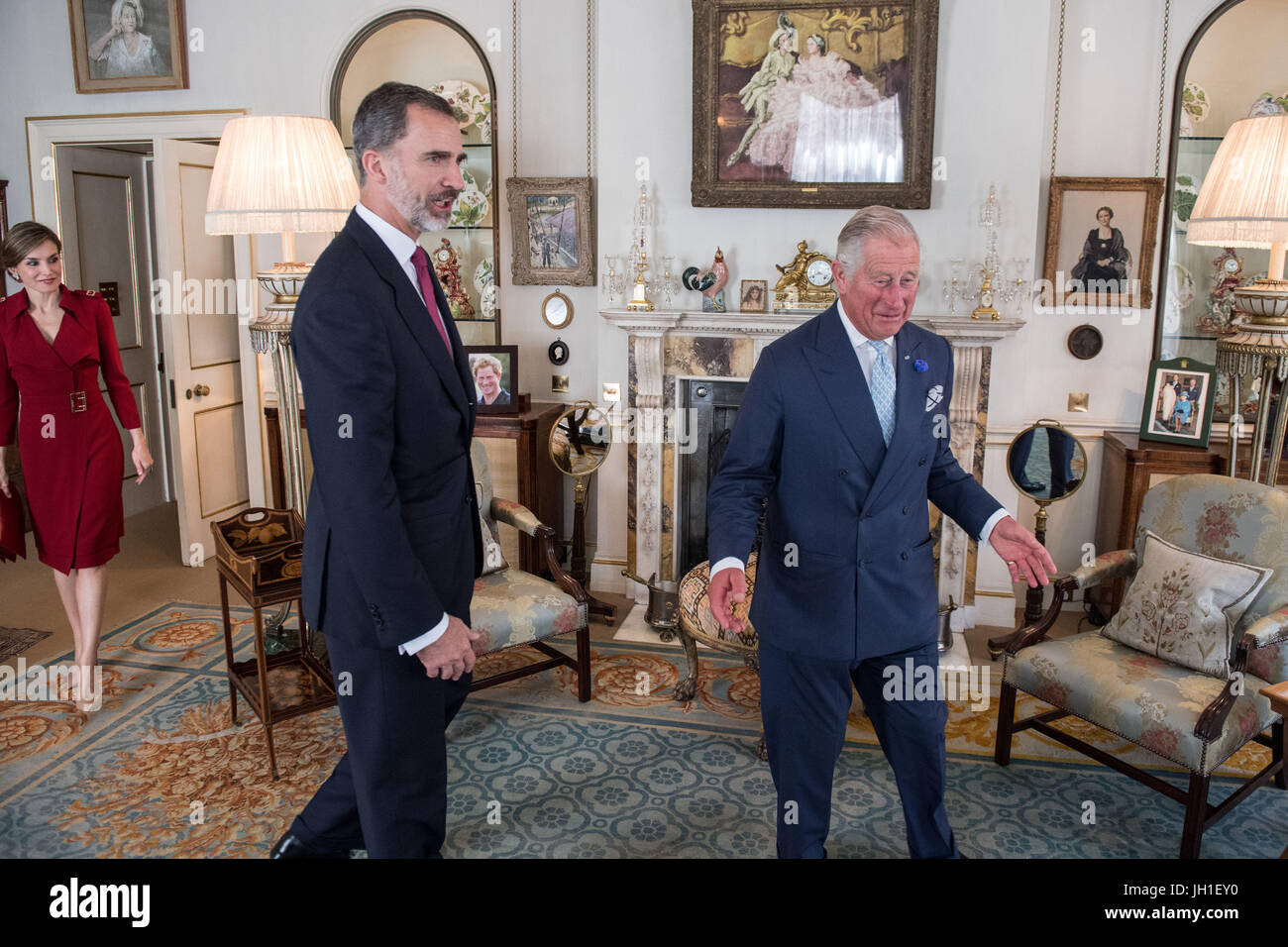 Le Prince de Galles rencontre le roi Felipe VI et La Reine Letizia d'Espagne à Clarence House, à Londres pendant la visite d'État du roi du Royaume-Uni. Banque D'Images