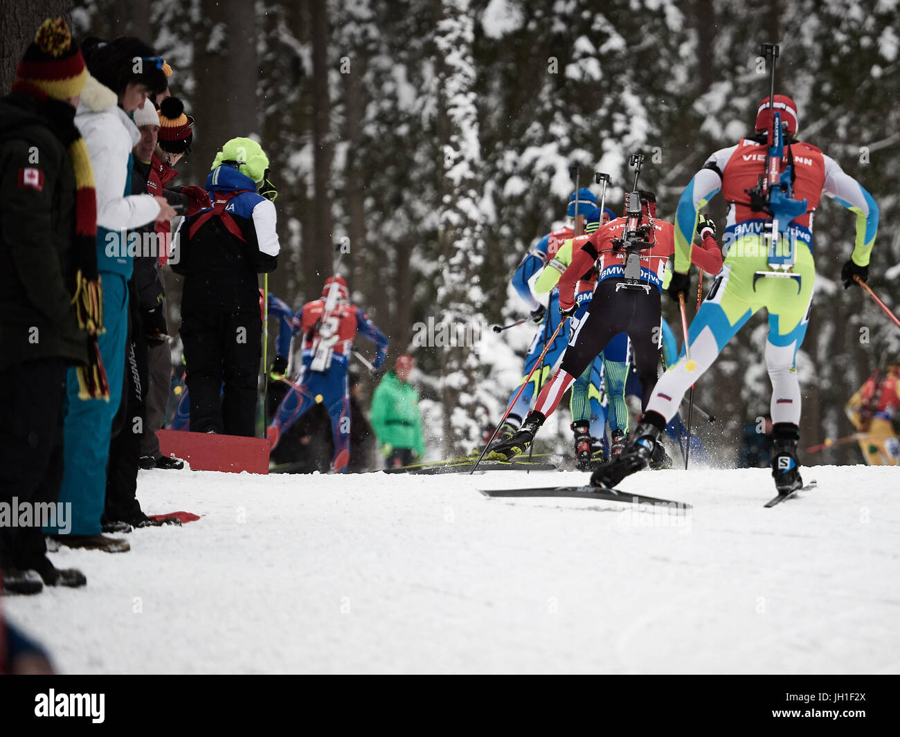 Les athlètes pendant la poursuite hommes Italie Antholz 2016 Coupe du monde de Biathlon IBU Banque D'Images