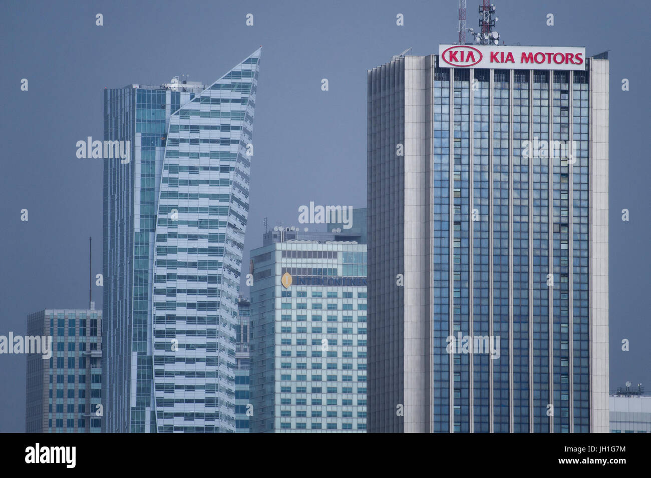 192 mètres de gratte-ciel résidentiel Zlota 44, 164 mètres de l'hôtel InterContinental Warszawa, 150 mètres Oxford office tour gratte-ciel de Varsovie, Pologne. 6 Ap Banque D'Images