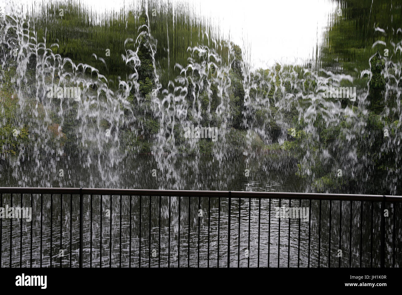 Jardin du souvenir au Mémorial de la Paix à Caen, Normandie. La France. Banque D'Images