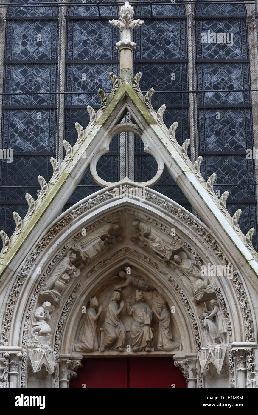 La cathédrale Notre Dame de Paris. Tympan de la porte rouge (c.1260). La France. Banque D'Images