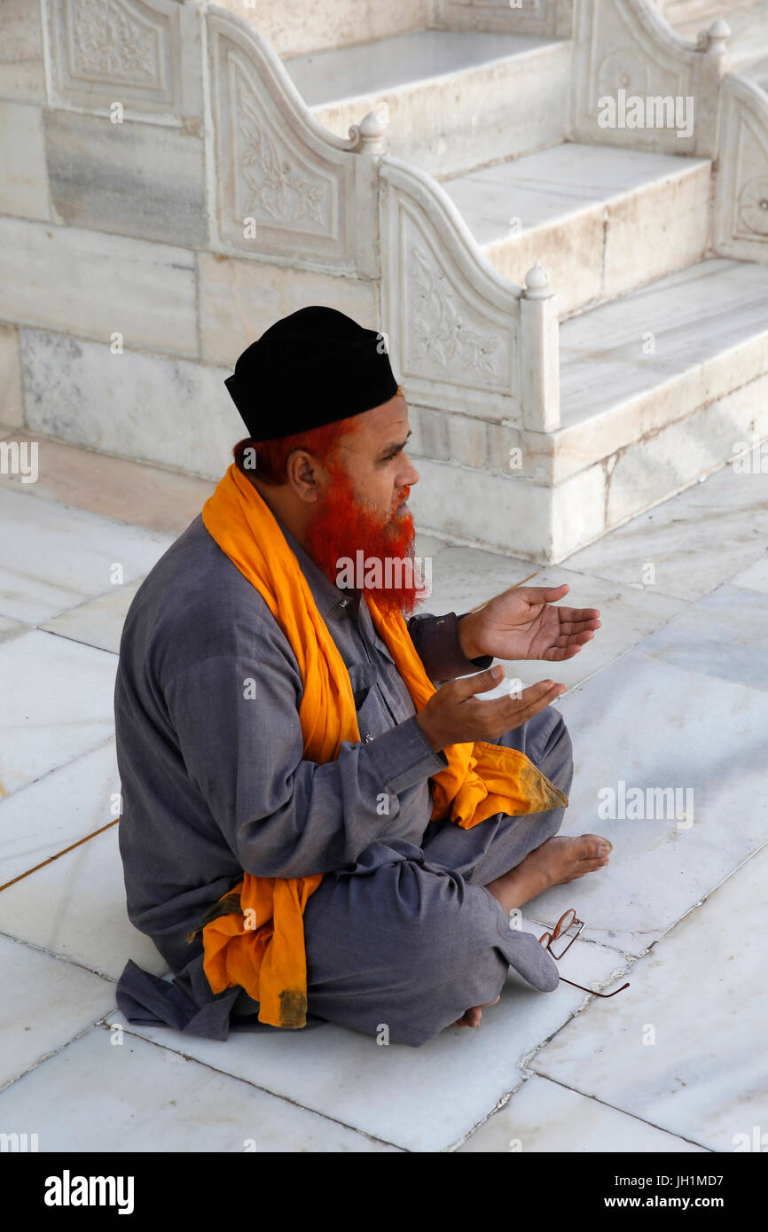 Ajmer dargah Sharif, le Rajasthan. La prière musulmane. L'Inde. Banque D'Images