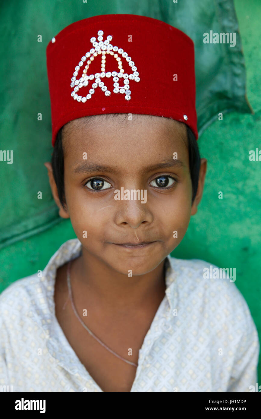 Ajmer dargah Sharif, le Rajasthan. Garçon musulman. L'Inde. Banque D'Images
