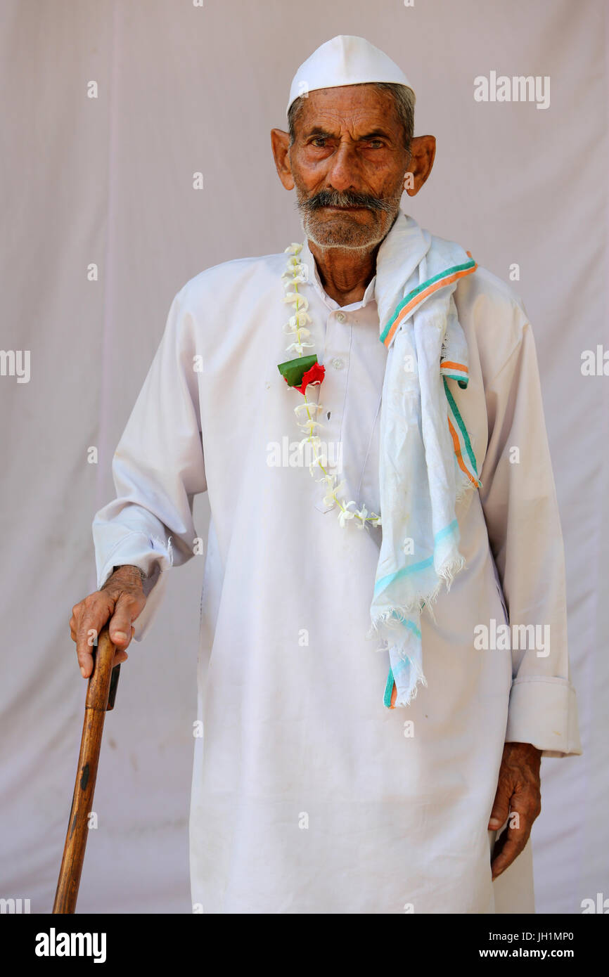 Le port de vêtements traditionnels hindous dans Dauji, de l'Uttar Pradesh. L'Inde. Banque D'Images