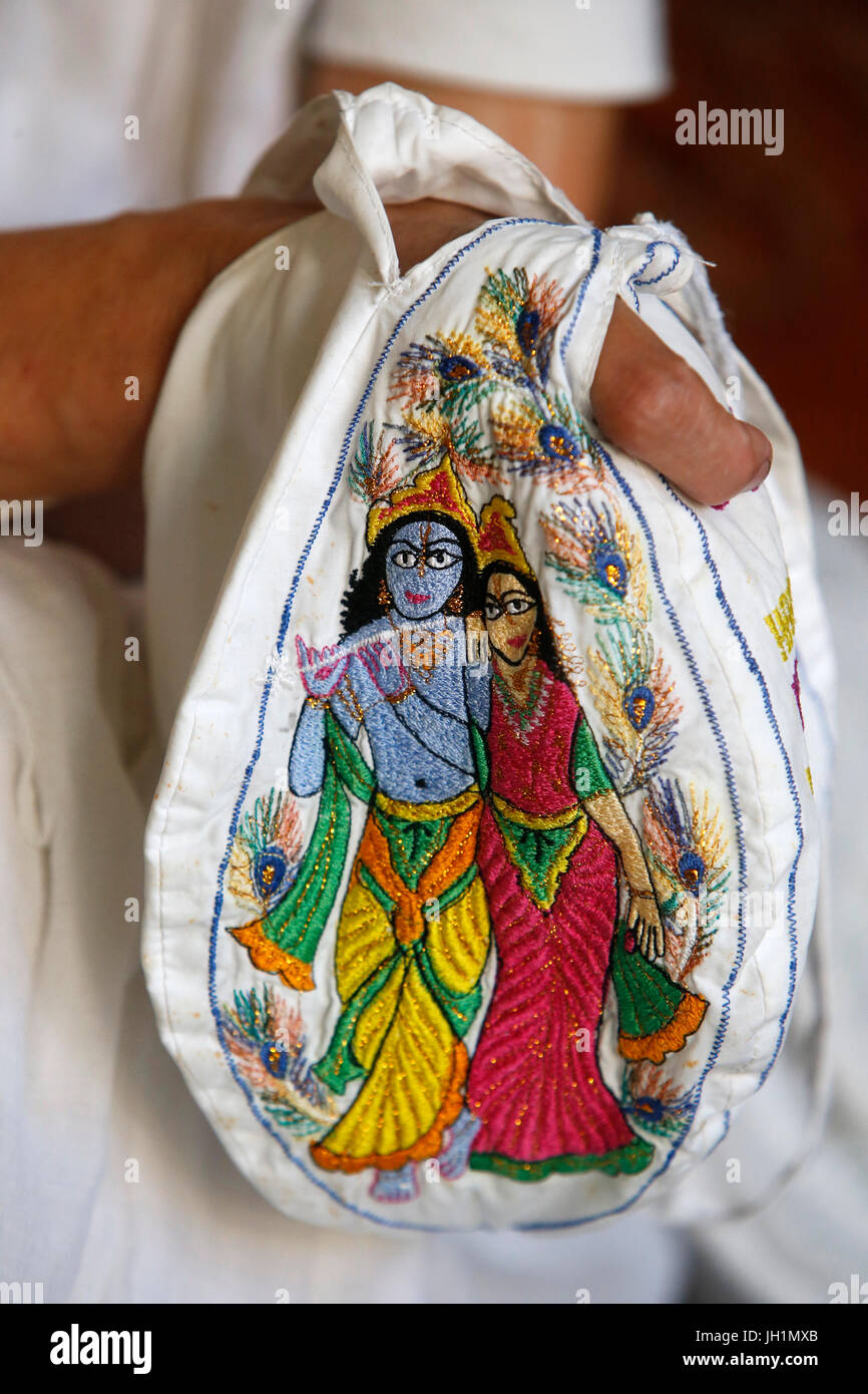Le dévot d'ISKCON sac cordon de japa. L'Inde. Banque D'Images