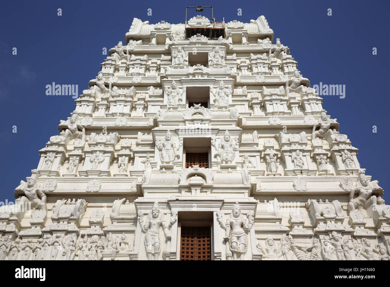 Gopuram du Temple à Vrindavan, Uttar Pradesh. L'Inde. Banque D'Images