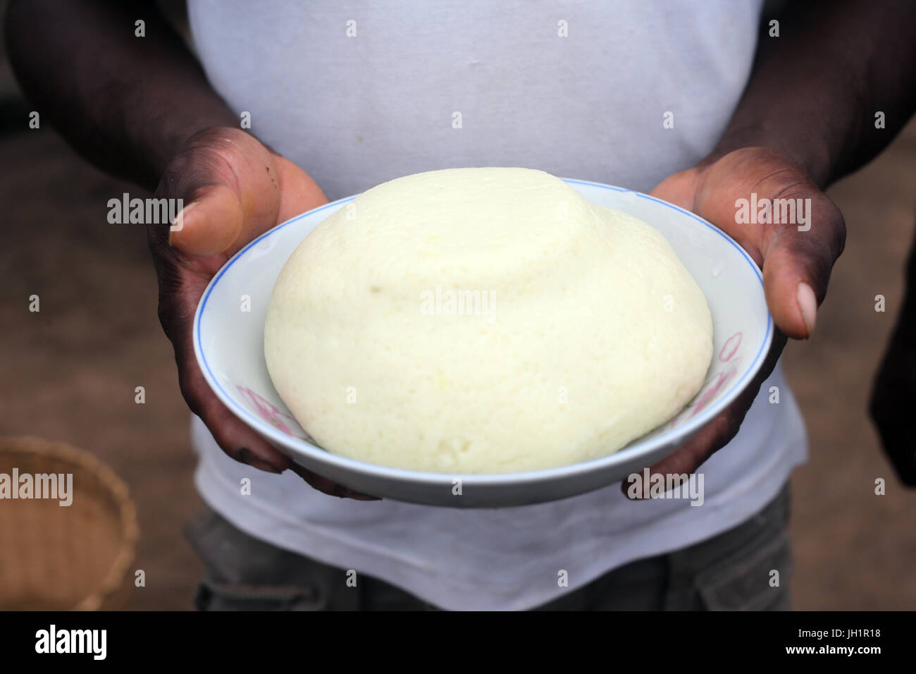 Repas africain traditionnel. Le manioc. Le Togo. Banque D'Images