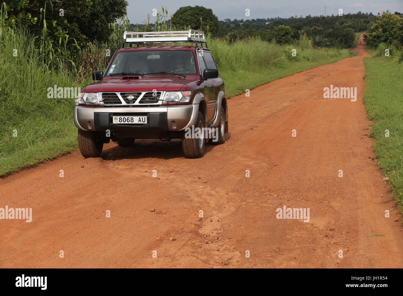 Route de l'Afrique. Nissan 4 roues motrices. Le Togo. Banque D'Images