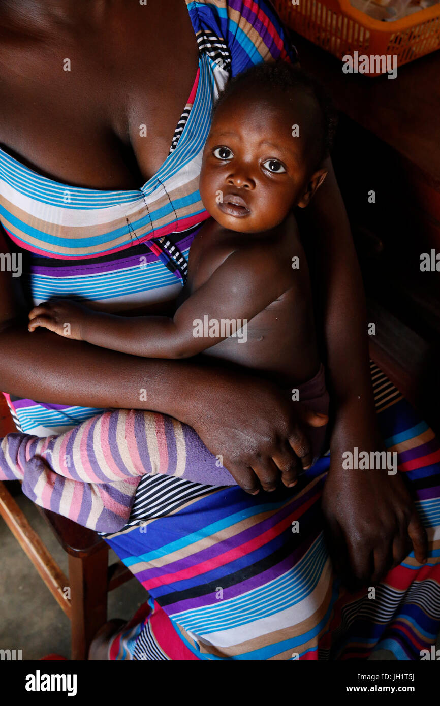 Centre médical de Bweyale. La mère et l'enfant. L'Ouganda. Banque D'Images