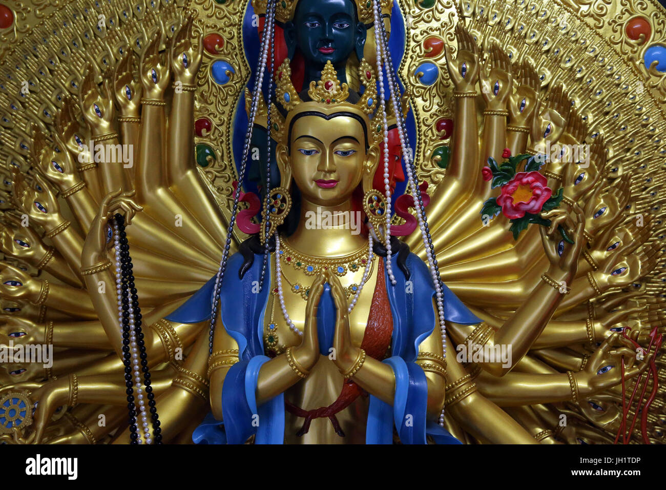 Bodhisattva Avalokitesvara. Guanyin statue ( Quan Am ). Notre annuaire d'entreprises. Le Vietnam. Banque D'Images