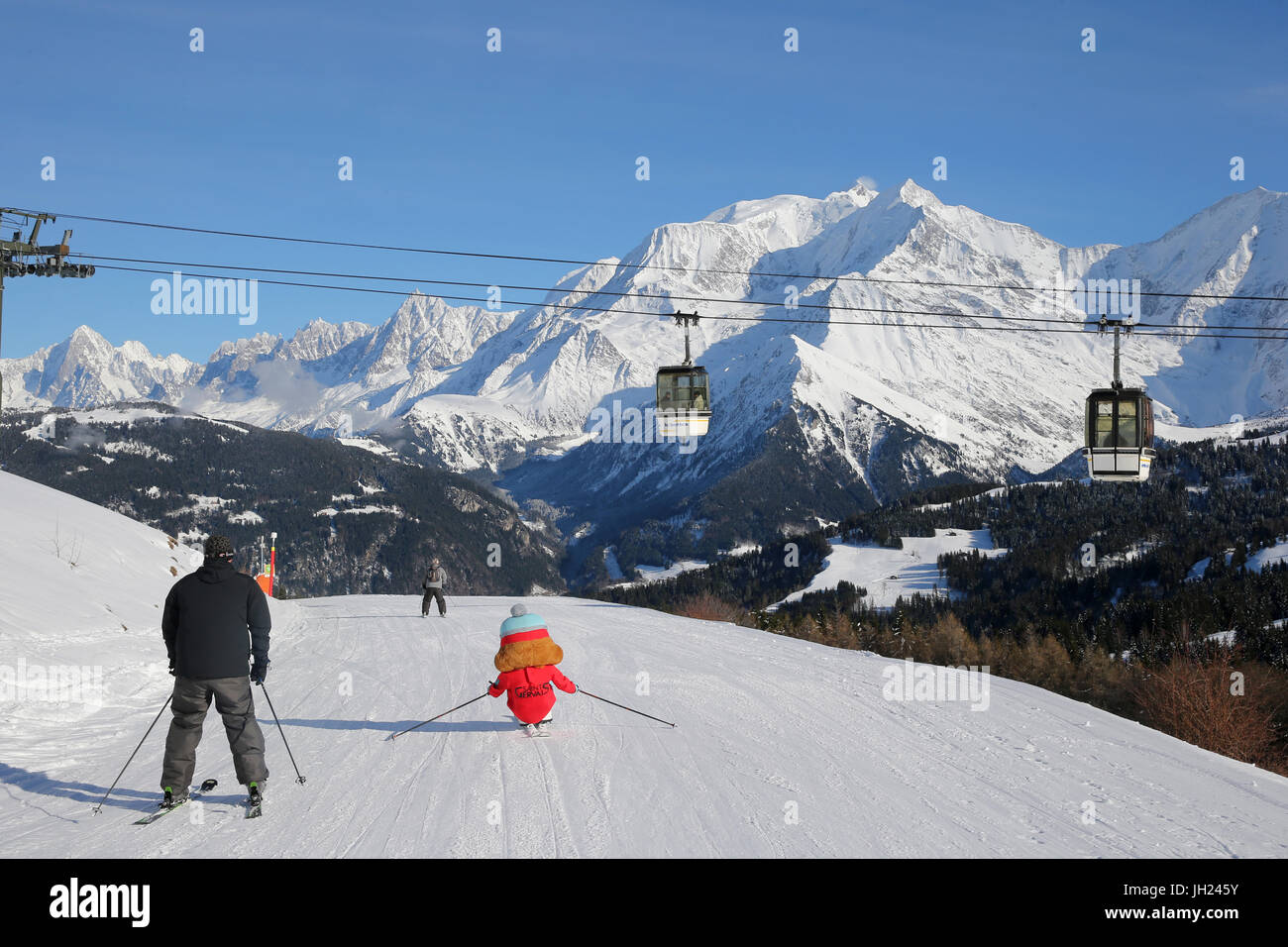 Alpes françaises. Charlotte la marmotte : mascot de Saint-Gervais Mont-Blanc. Le massif du Mont Blanc, la montagne la plus haute d'Europe. La France. Banque D'Images