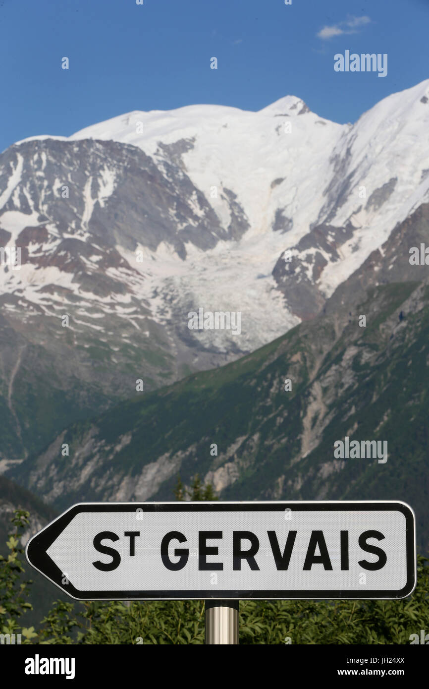 Alpes françaises. Massif du Mont Blanc. Inscrivez-route : Saint Gervais. La France. Banque D'Images