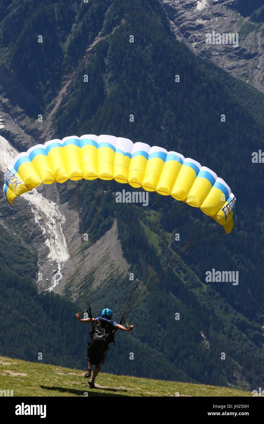 Alpes françaises. Massif du Mont Blanc. Paraglading. La France. Banque D'Images