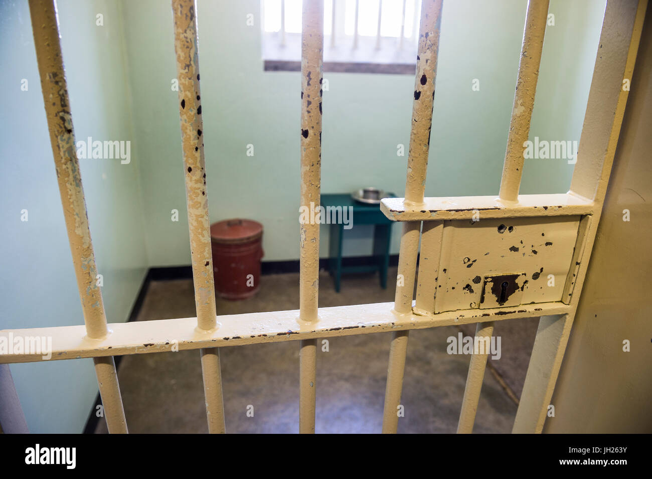 Cellule de prison de Nelson Mandela dans l'ancienne prison de Robben Island, Site du patrimoine mondial de l'UNESCO, Afrique du Sud, l'Afrique Banque D'Images
