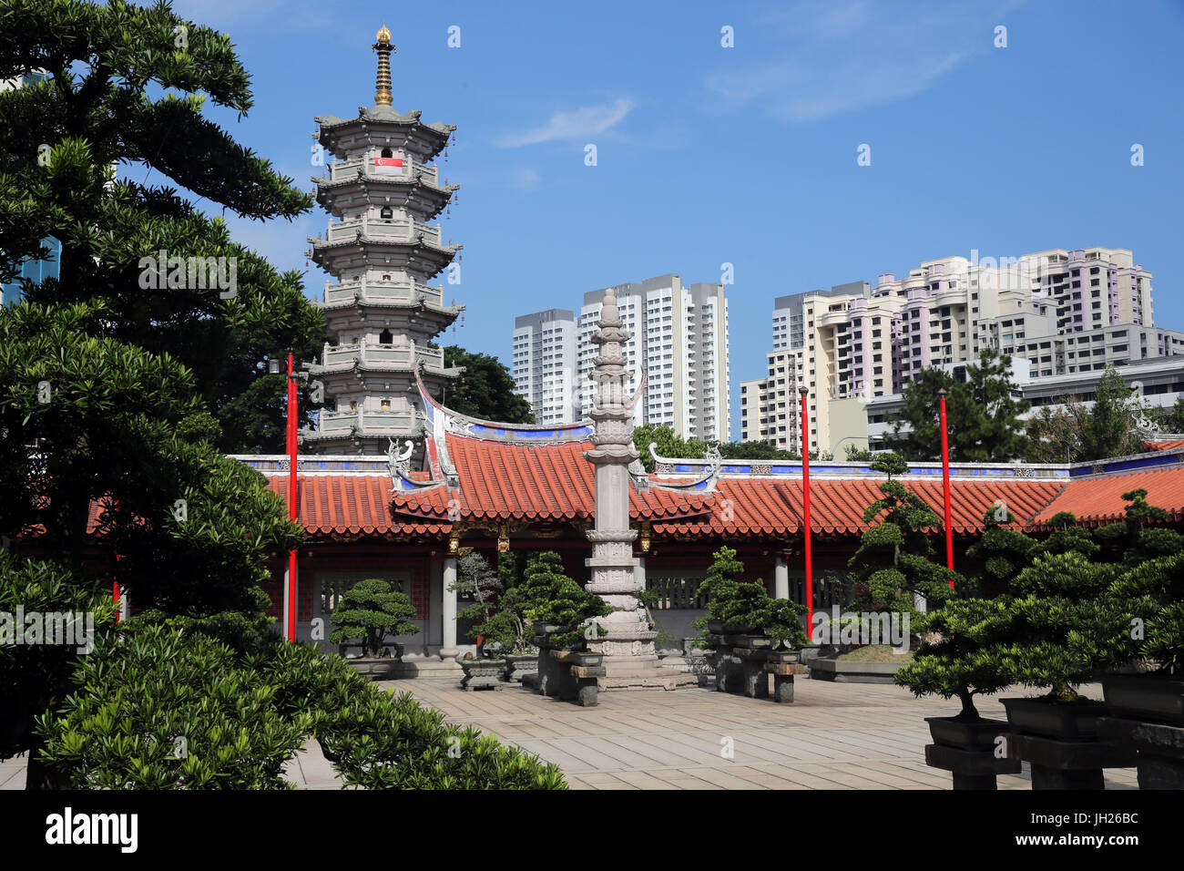 Lian Shan Shuang Lin, monastère. Lumière Dragon pagode. Singapour. Banque D'Images