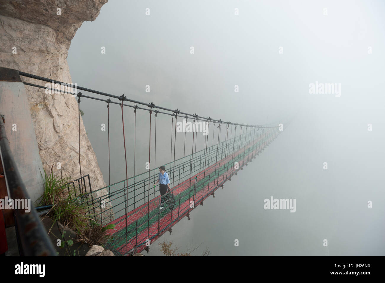 Pont suspendu à la volonté divine, les falaises au nord Yandang Scenic Area, Wenzhou, Zhejiang Province, China, Asia Banque D'Images