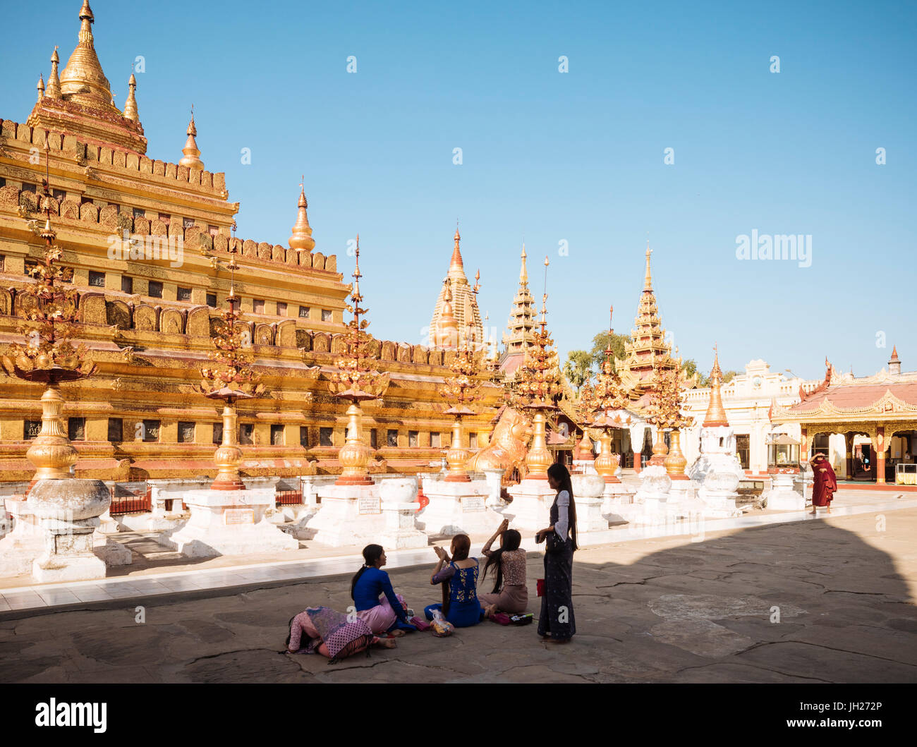 La Pagode Shwezigon, Nyaung-U, près de Bagan (Pagan), Région de Mandalay, Myanmar (Birmanie), l'Asie Banque D'Images