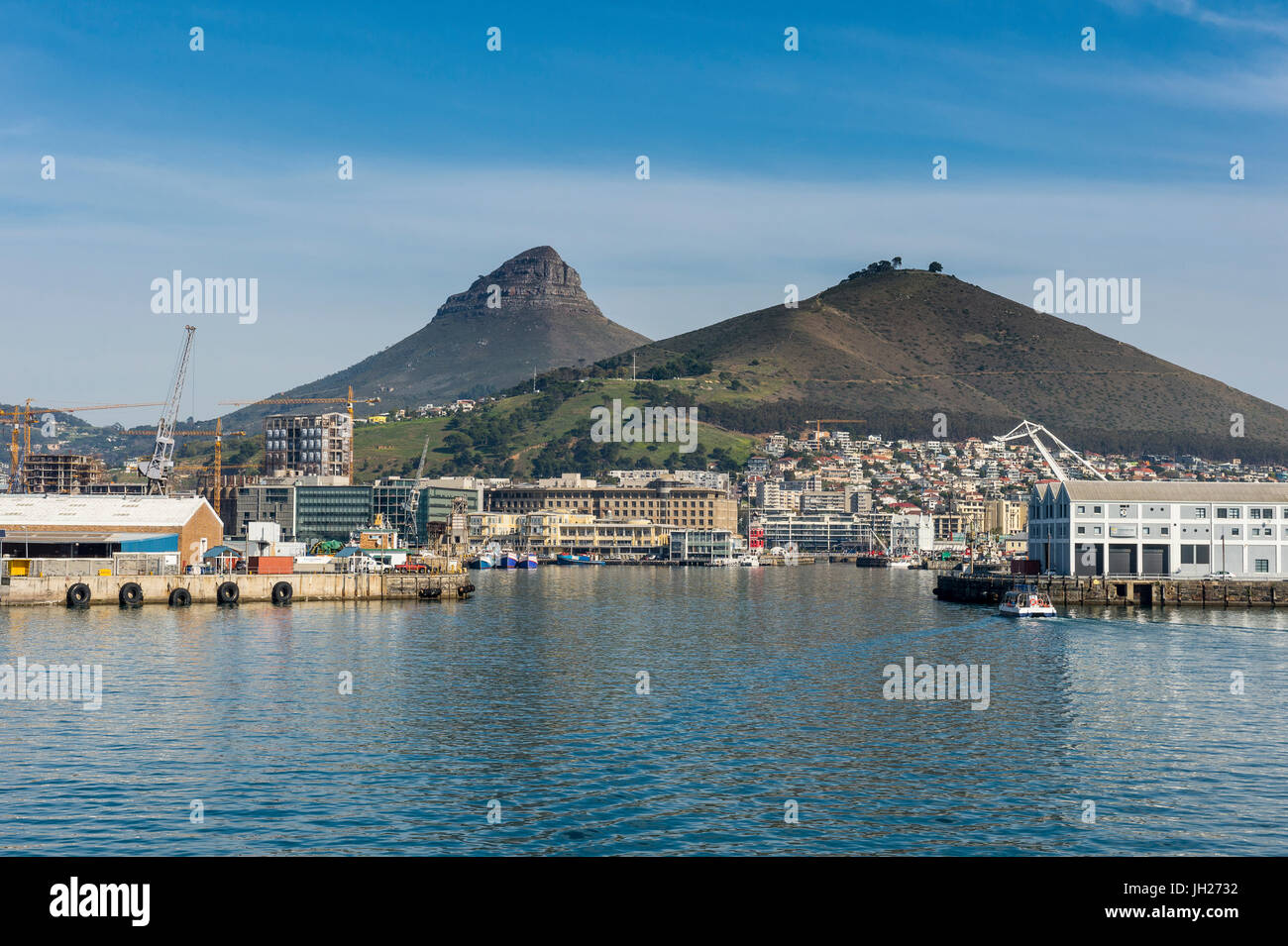L'horizon de Cape Town avec Lions Head dans l'arrière-plan, Le Cap, Afrique du Sud, l'Afrique Banque D'Images