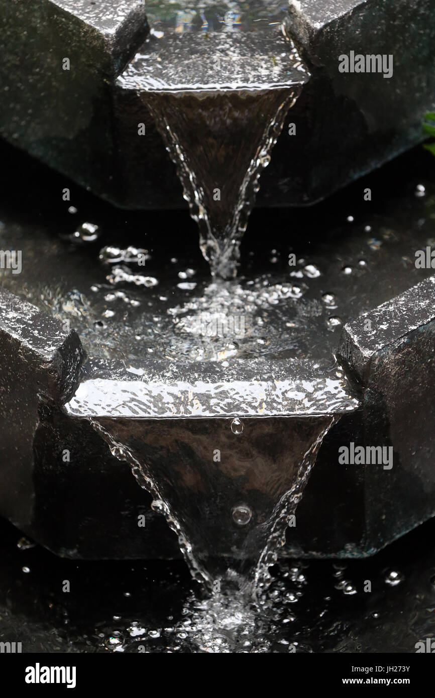 Leong san temple bouddhiste. Fontaine d'eau. Singapour. Banque D'Images