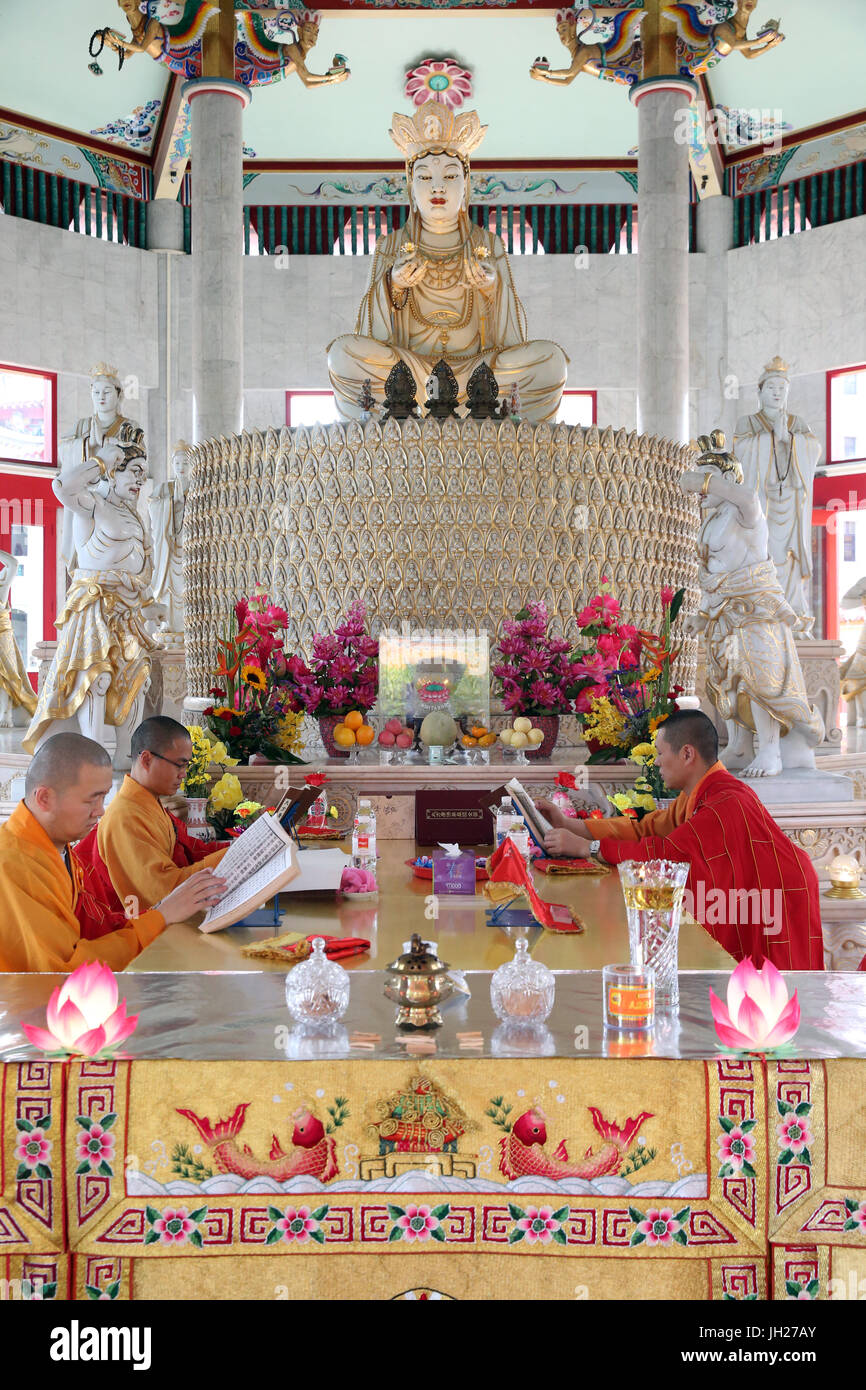 Kong Meng San Phor Kark Voir le monastère. Rite de libération de l'eau et la terre. Cérémonie bouddhiste. Singapour. Banque D'Images