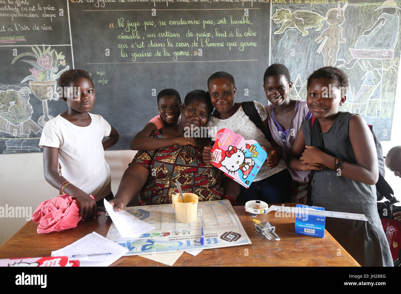 L'école primaire de l'Afrique. Enfants parrainés par l'ONG française : la chaîne de l'Espoir. Lome. Le Togo. Banque D'Images