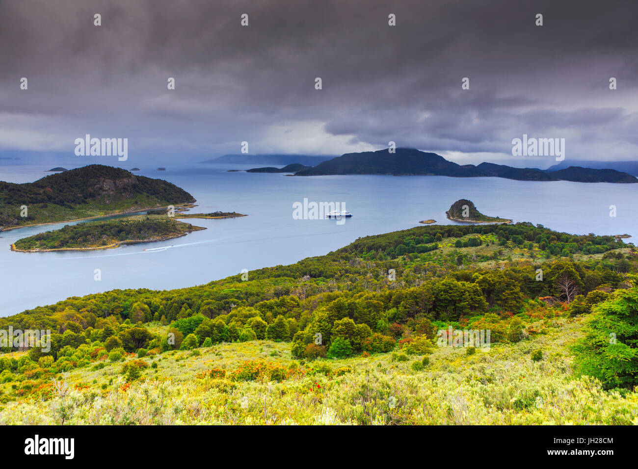 Vue de la baie Wulaia, Isla Navarino, Murray Canal, Patagonie, Chili, Amérique du Sud Banque D'Images