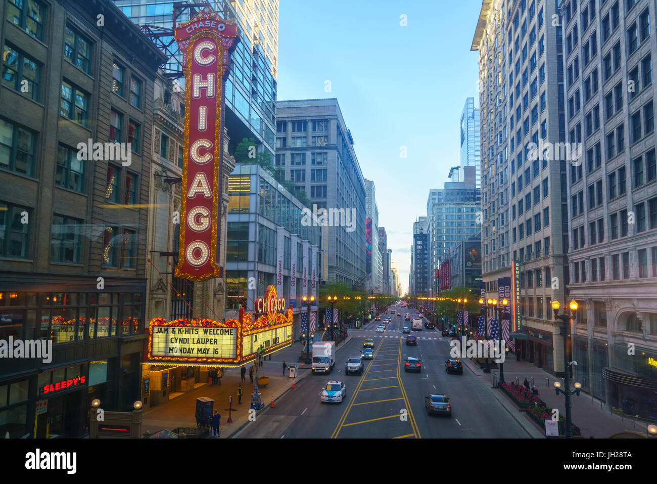 Le Chicago Theatre sur North State Street, Chicago, Illinois, États-Unis d'Amérique, Amérique du Nord Banque D'Images