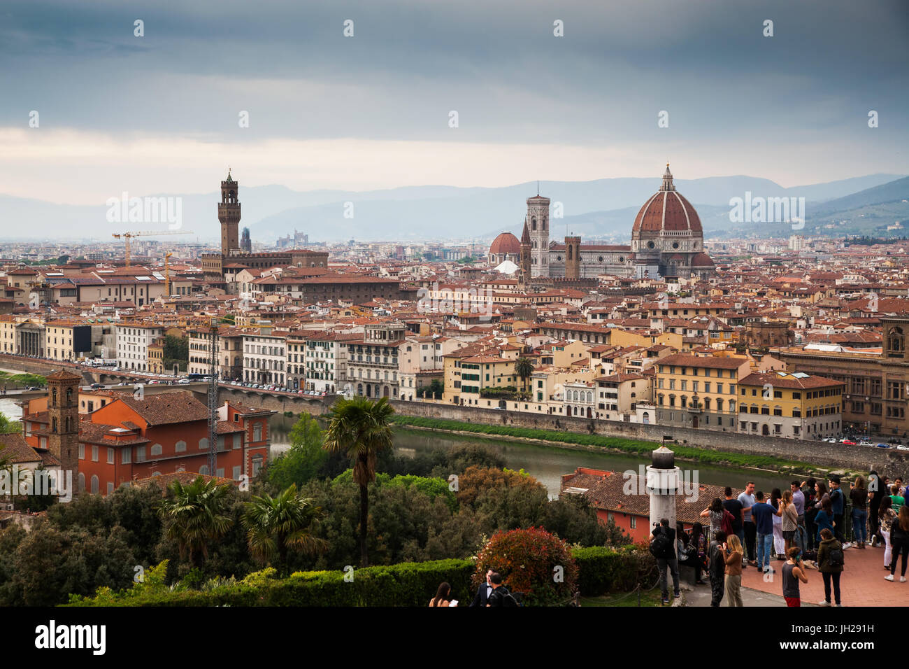 Florence panorama depuis la Piazzale Michelangelo avec Ponte Vecchio et du Duomo, Florence, UNESCO World Heritage Site, Toscane, Italie Banque D'Images