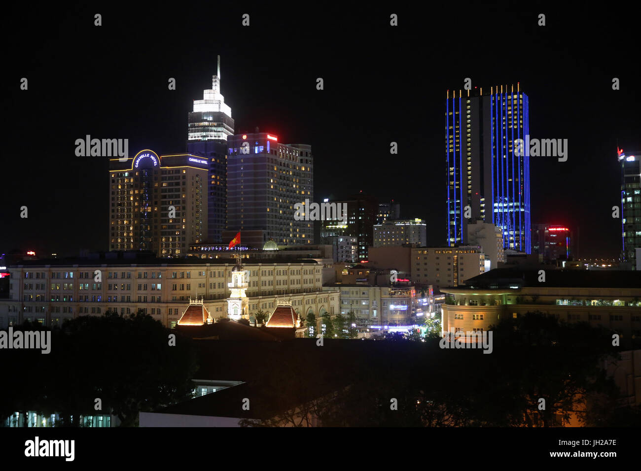 Ho Chi Minh city skyline at night. Le Vietnam. Banque D'Images