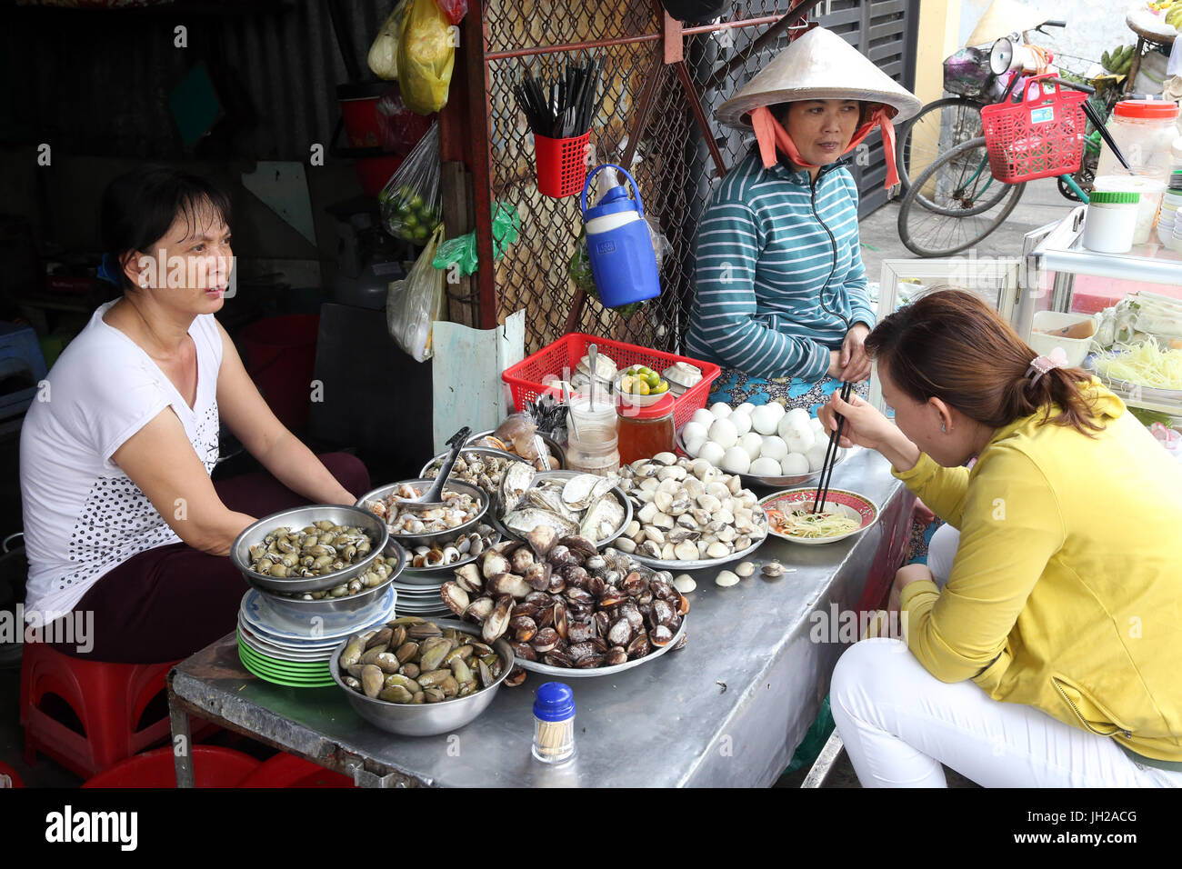 Fruits de mer restaurant vietnamien de la rue. Le Vietnam. Banque D'Images