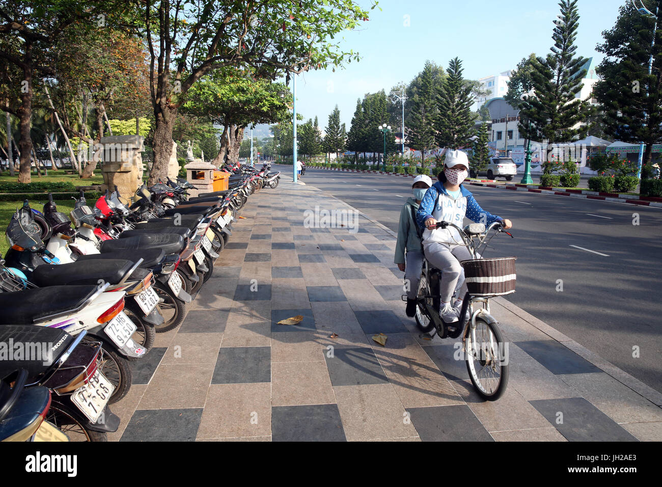 Location de vélos sur rue. Le Vietnam. Banque D'Images