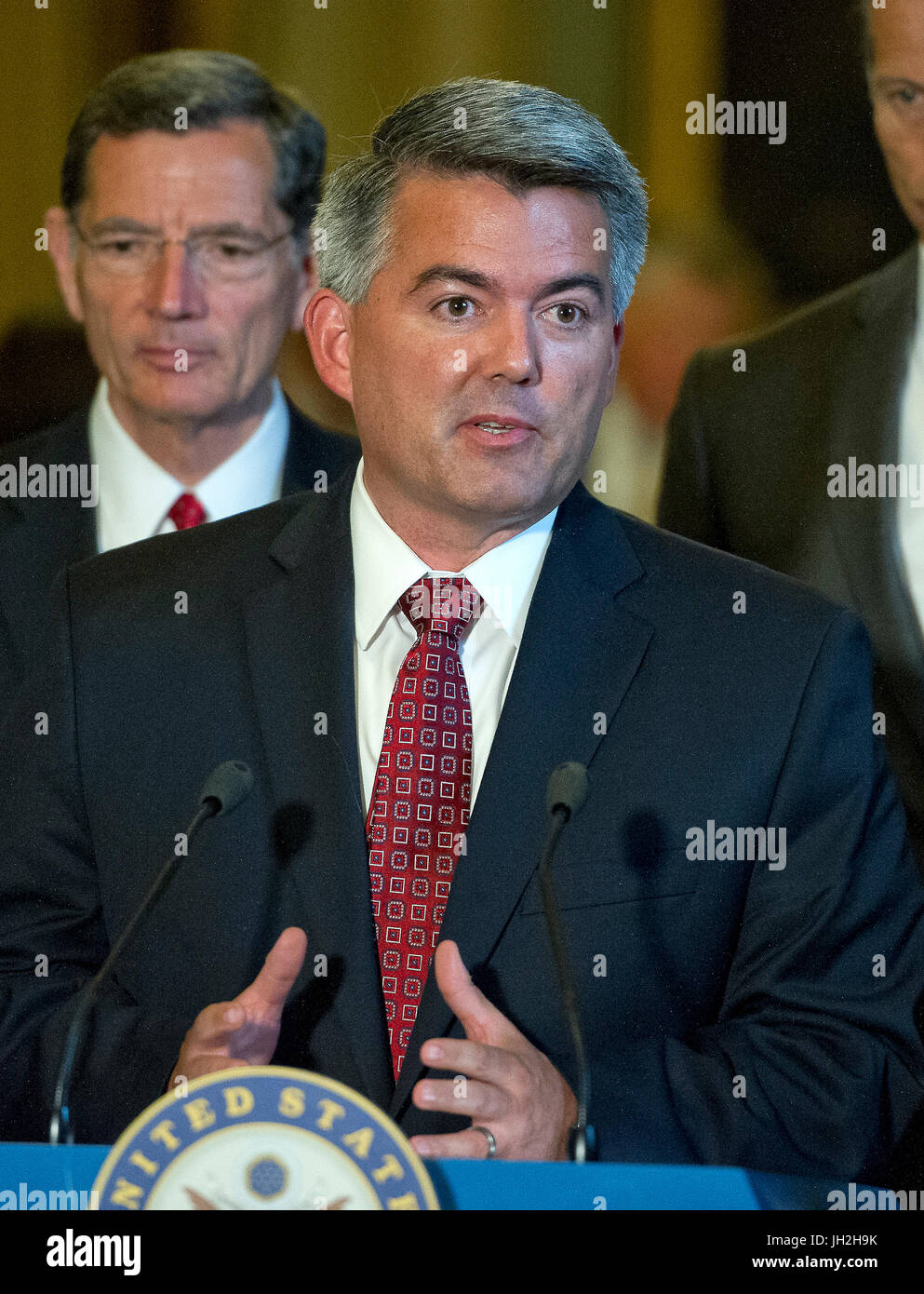 États-unis le sénateur Cory Gardner (républicain de Californie) s'adresse aux journalistes après le parti républicain aux États-Unis déjeuner du Capitole à Washington, DC le Mardi, Juillet 11, 2017. Credit : Ron Sachs/CNP /MediaPunch Banque D'Images