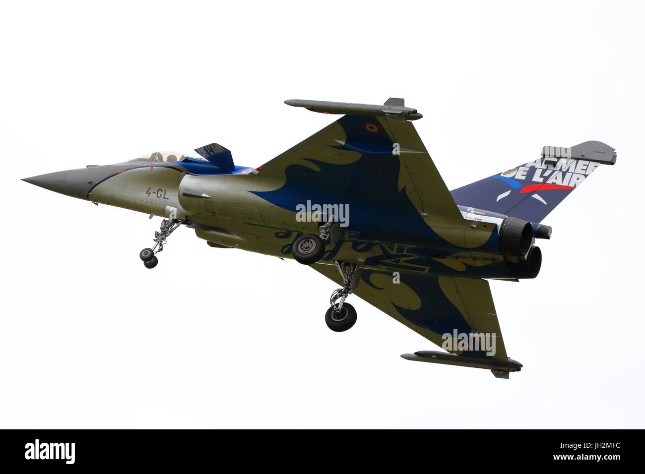 Raf Fairford, Gloucestershire, Royaume-Uni. 12 juillet 2017. un Dassault Rafale c arrive pour le week-end annuel de célébration de la riat air show. l'US air force est fortement représentée pour célébrer leur 70e anniversaire. à cette occasion, les Thunderbirds de l'usaf faire une apparition après 10 ans. crédit : Uwe deffner/Alamy live news Banque D'Images