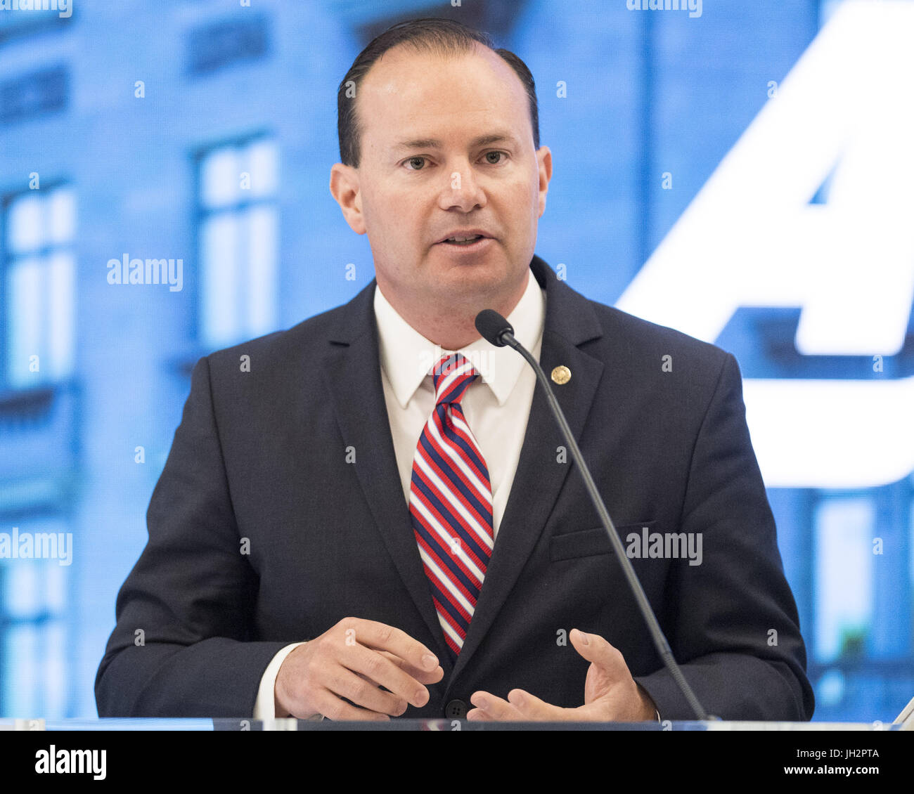 Washington, DC, USA. 12 juillet, 2017. Le sénateur Mike Lee à l'American Enterprise Institute à Washington, DC Le 12 juillet 2017. Crédit : Michael Brochstein/ZUMA/Alamy Fil Live News Banque D'Images