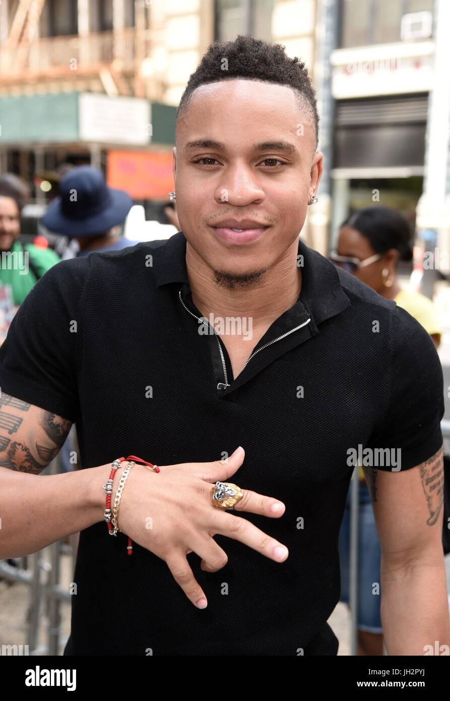 New York, NY, USA. 12 juillet, 2017. Rotimi Akinosho, sur la promotion de 'pouvoir' dehors et environ pour la célébrité Candids - WED, New York, NY 12 juillet 2017. Credit : Derek Storm/Everett Collection/Alamy Live News Banque D'Images