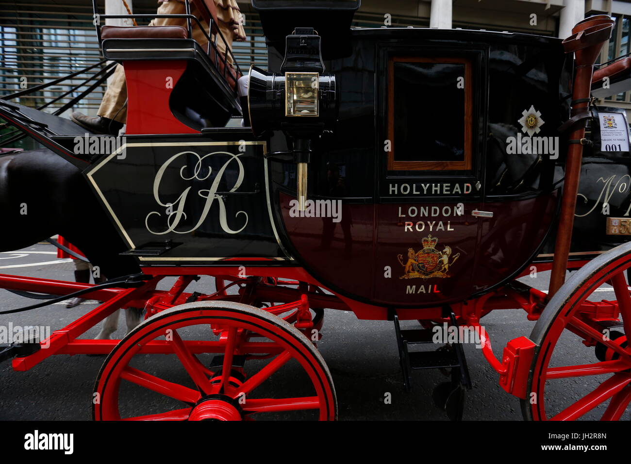 Londres, Royaume-Uni. 12 juillet 2017. À la Cité de Londres Guildhall yard le patrimoine anglais a été le 500e anniversaire de la parade de voiture organisée par la compagnie de culte de Carman. Le maire de la ville de Londres a ouvert la cérémonie pour marquer le 500e édition spéciale. Pendant des siècles, la Corporation de Londres a exercé ses droits sur les charrettes et les transporteurs, limitant le nombre de « charrettes et voitures » pour la location à l'intérieur de la ville. Banque D'Images