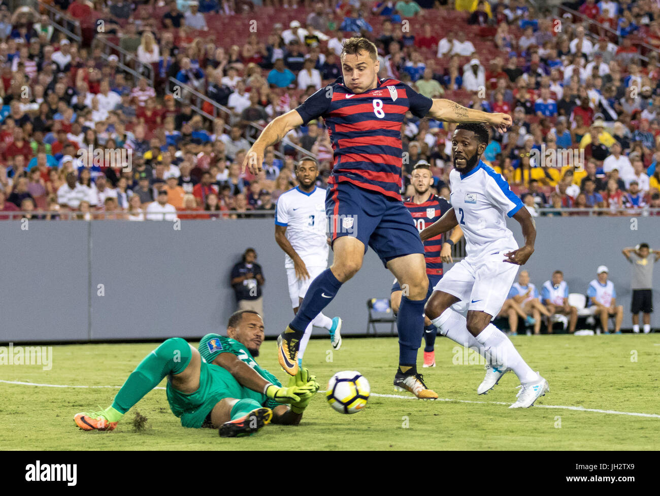 Tampa, Floride, USA. 12 juillet, 2017. United States avant Jordan Morris (8) ne peut score off du col du coin au 1er semestre dans un match du groupe B au cours de la Gold Cup 2017 match entre les États-Unis et l'équipe nationale Équipe Nationale Martinique chez Raymond James Stadium, Tampa, Florida, USA. Del Mecum/CSM Crédit : Cal Sport Media/Alamy Live News Banque D'Images