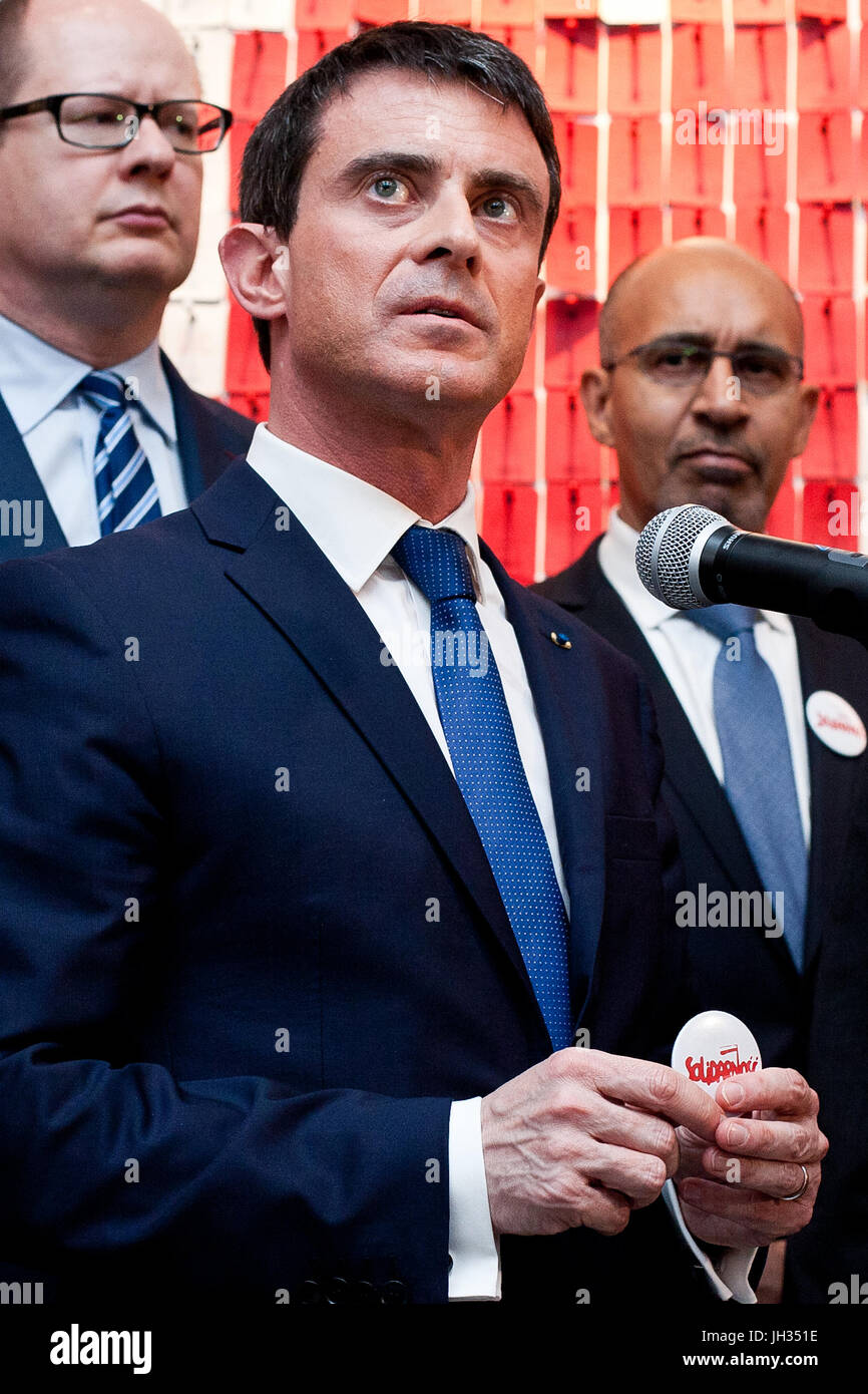 Manuel Valls en 2015, homme politique français, ancien Premier Ministre de la France, représenté au cours de sa visite dans le Centre européen de solidarité à Gdansk, Pologne. Banque D'Images