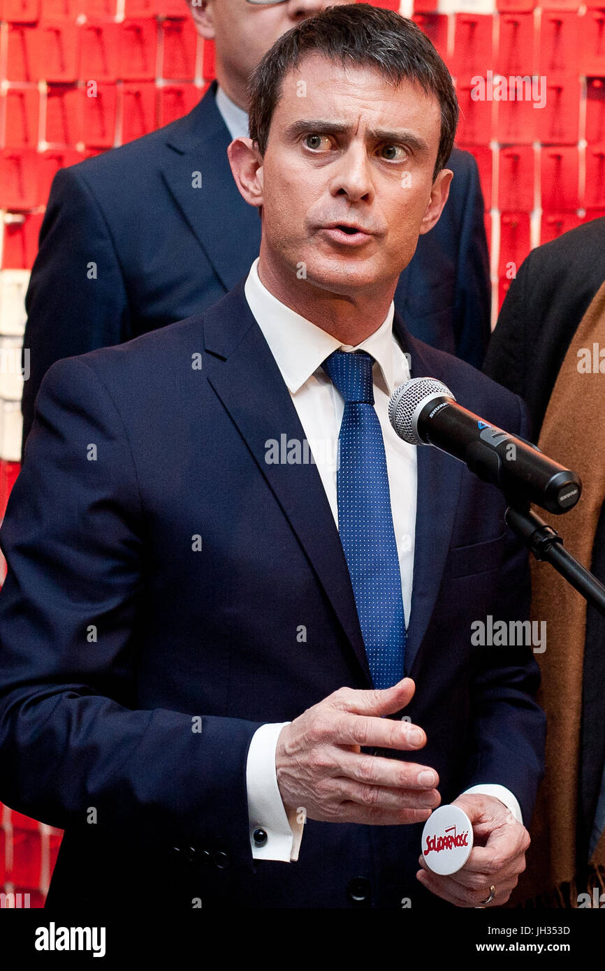 Manuel Valls en 2015, homme politique français, ancien Premier Ministre de la France, représenté au cours de sa visite dans le Centre européen de solidarité à Gdansk, Pologne. Banque D'Images