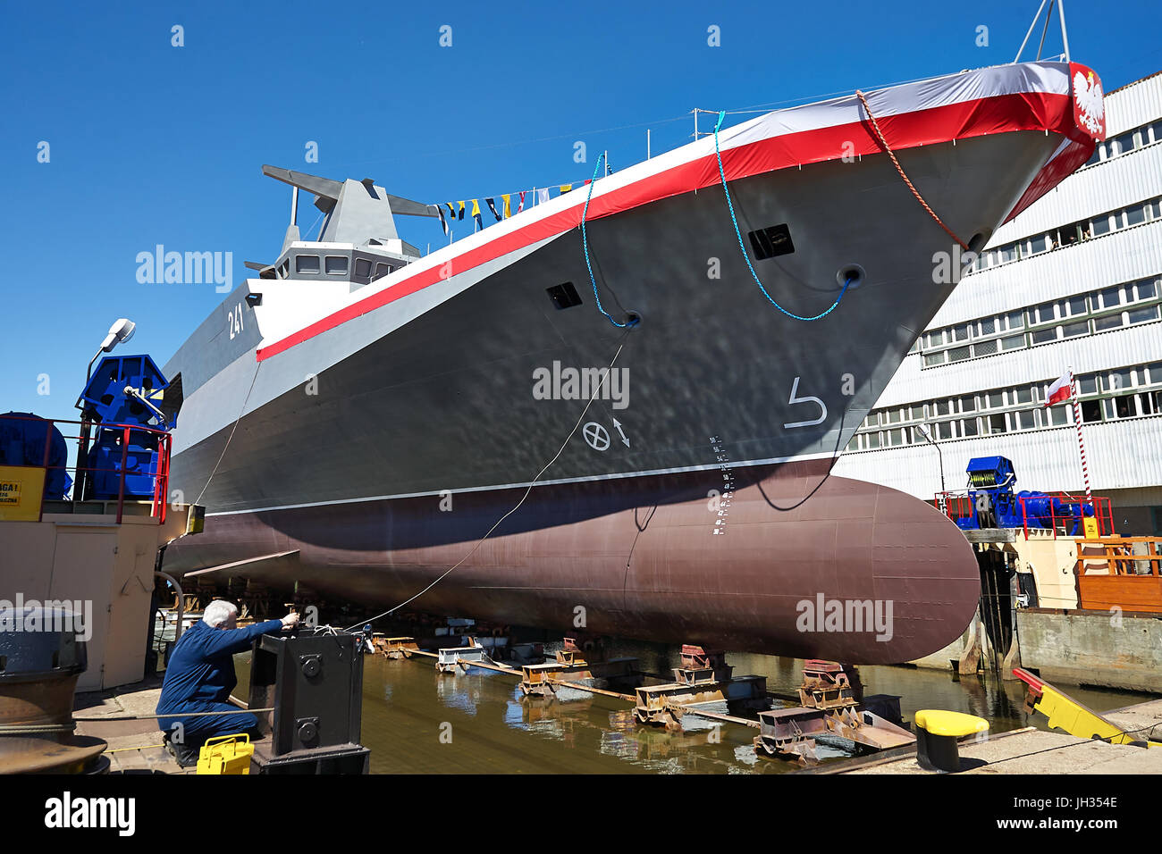 Lancement d'ORP Slazak dans Naval Shipyard Gdynia. Nouveau bateau de patrouille de la marine polonaise dispose de 95 mètres de long, 13 mètres de large, et, finalement, 97 membres d'équipage. C Banque D'Images