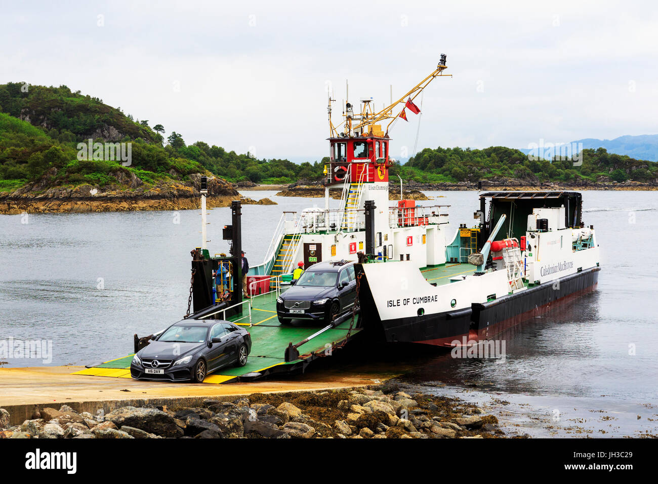 Caledionian car ferry MacBrayne, 'île de (Cumbrae)' le déchargement à Tarbert, Loch Fyne, Ecosse Banque D'Images