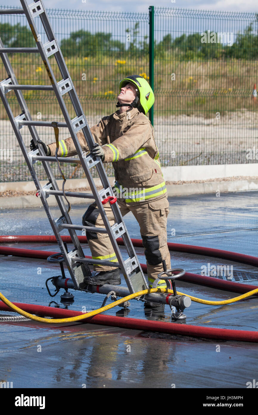 Échelle d'ancrage des pompiers au niveau du sol Banque D'Images