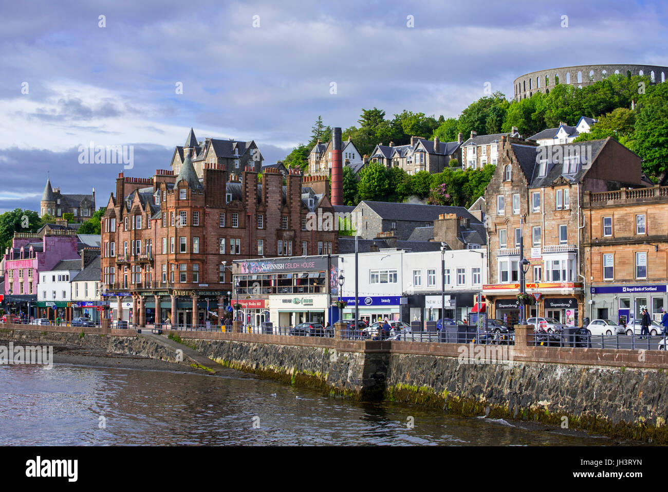 Restaurants et boutiques le long du front de mer à Oban, Argyll and Bute, Ecosse, Royaume-Uni Banque D'Images