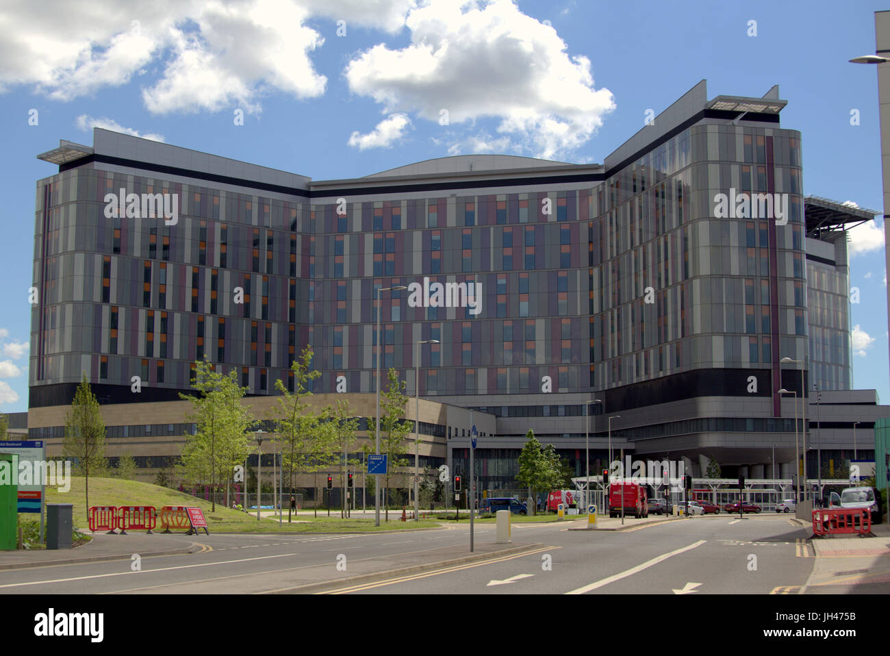 L'Université Queen Elizabeth Hospital,Glasgow Busy Lizzie ou étoile de la mort a l'insécurité bardage de Grenfell incendie tour sinistre tragédie Banque D'Images