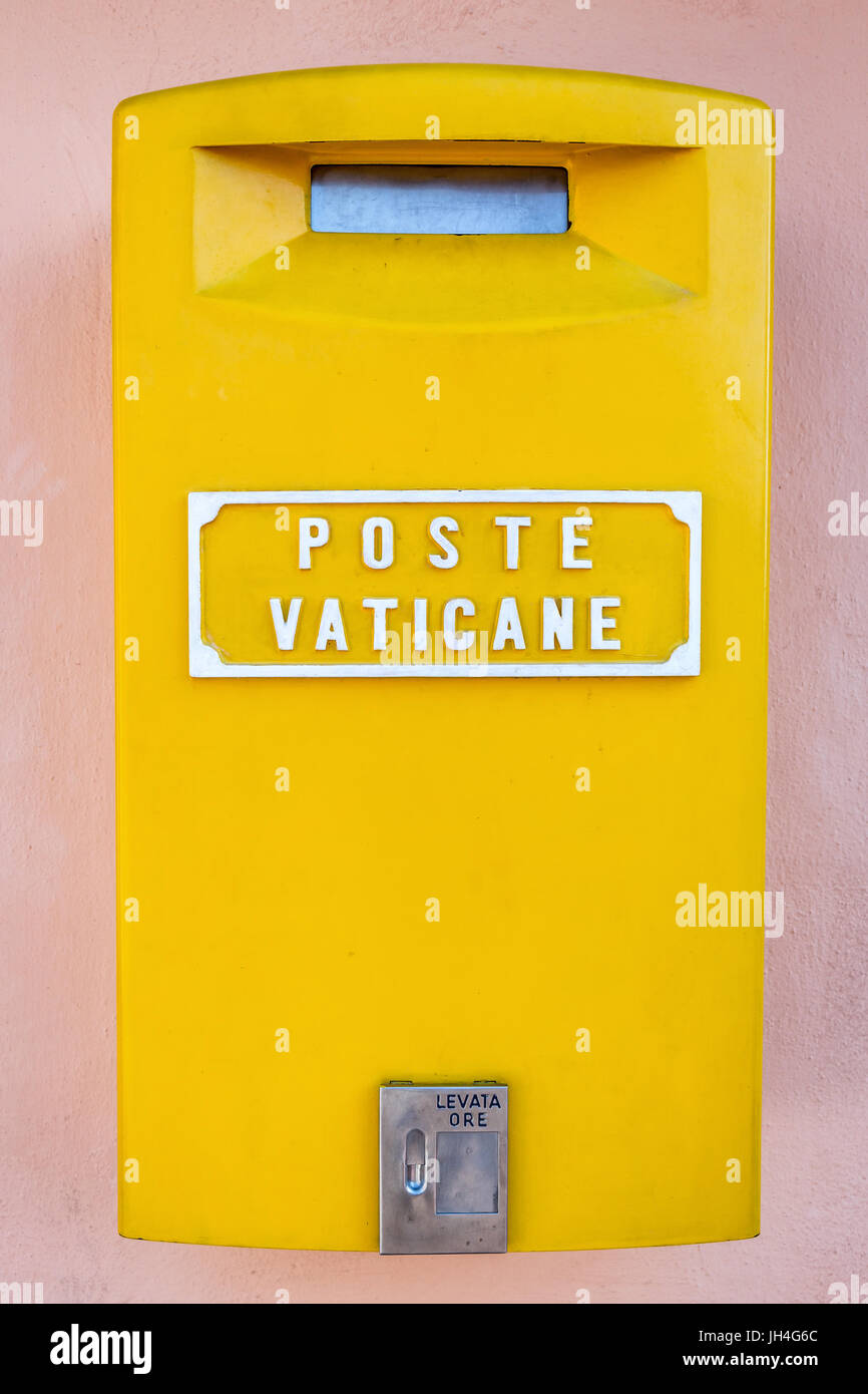 Postbox du Vatican sur le toit de la Basilique Saint-Pierre, Vatican, Rome, Italie Banque D'Images