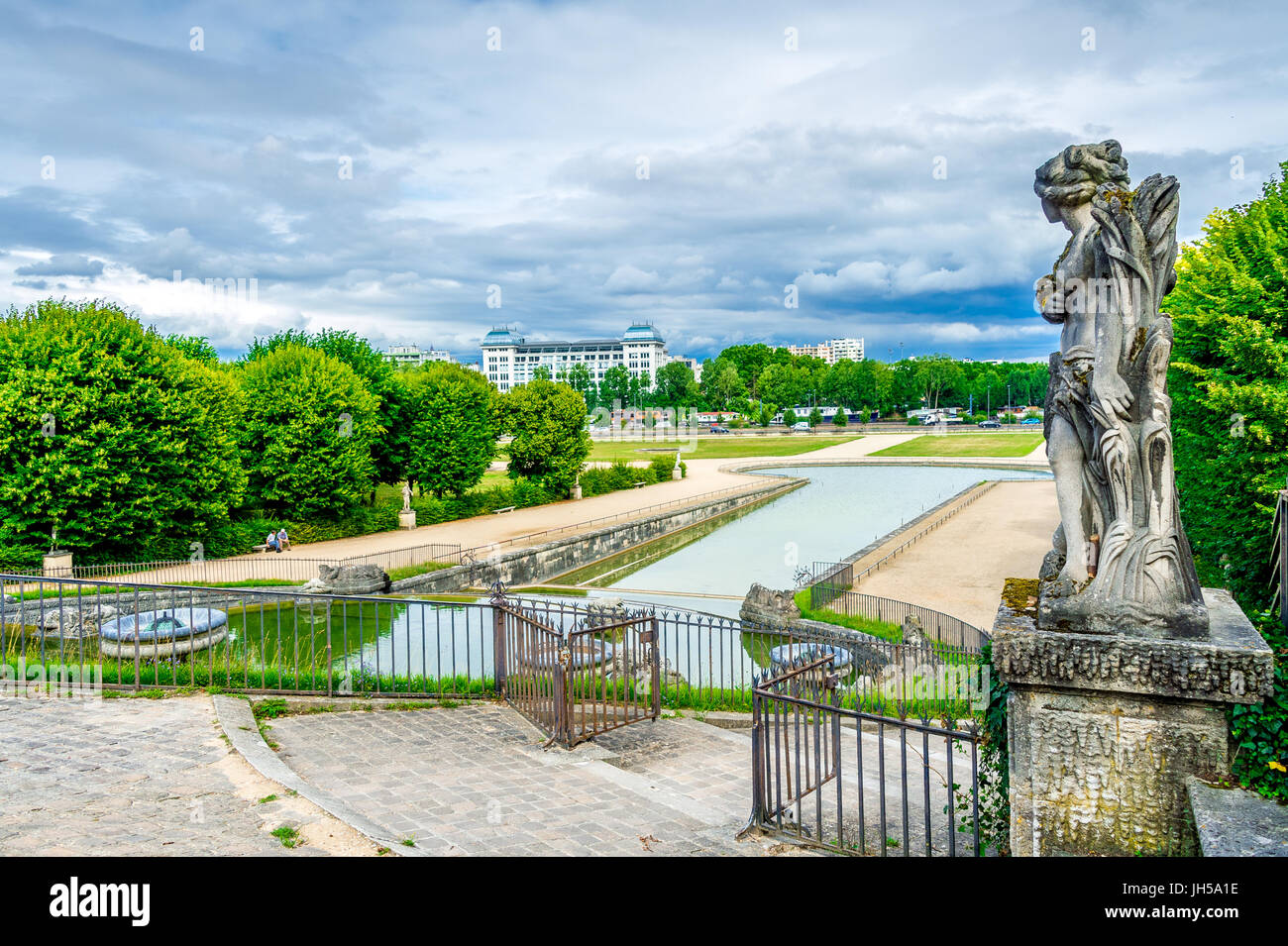 Vue magnifique sur le parc de Saint-Cloud. C'est l'un des plus beaux jardins d'Europe, et en 2005 le parc a reçu Un statut De jardin Remarquable. Banque D'Images