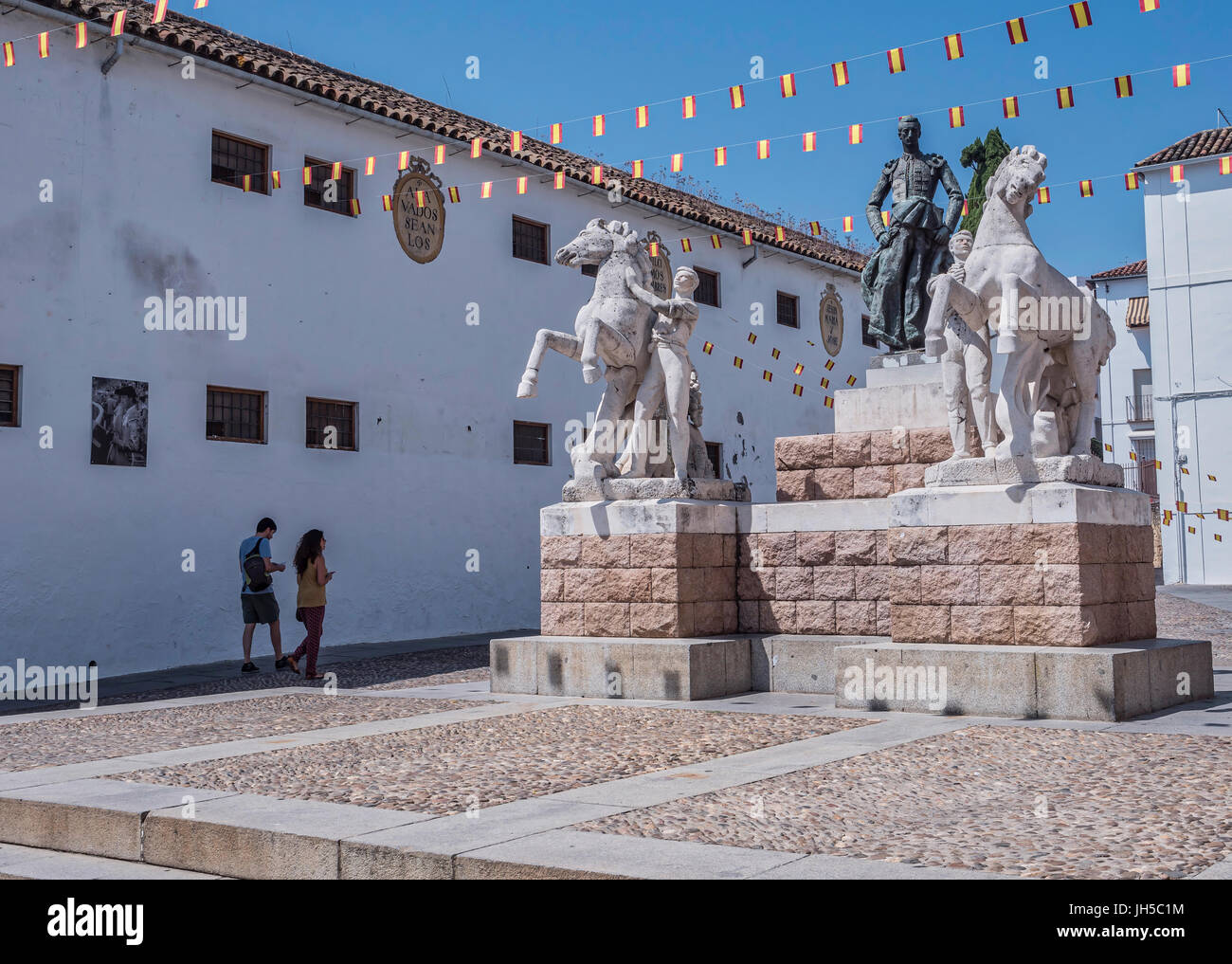 Ensemble sculptural dédié au torero Manolete, appelé 'Manuel Rodriguez' qui est situé sur la place Conde de Priego, Cordoue, Espagne Banque D'Images